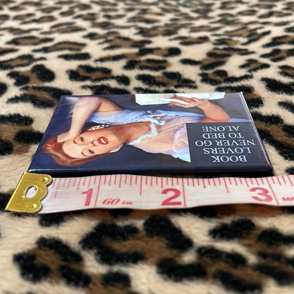 2012 Book Lovers Never Go To Bed Alone Fridge Magnet Wine Funny Library Kitsch - Picture 9 of 13